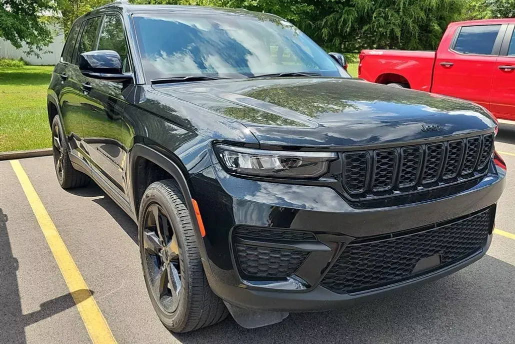 2023 Jeep Grand Cherokee Altitude photo 1