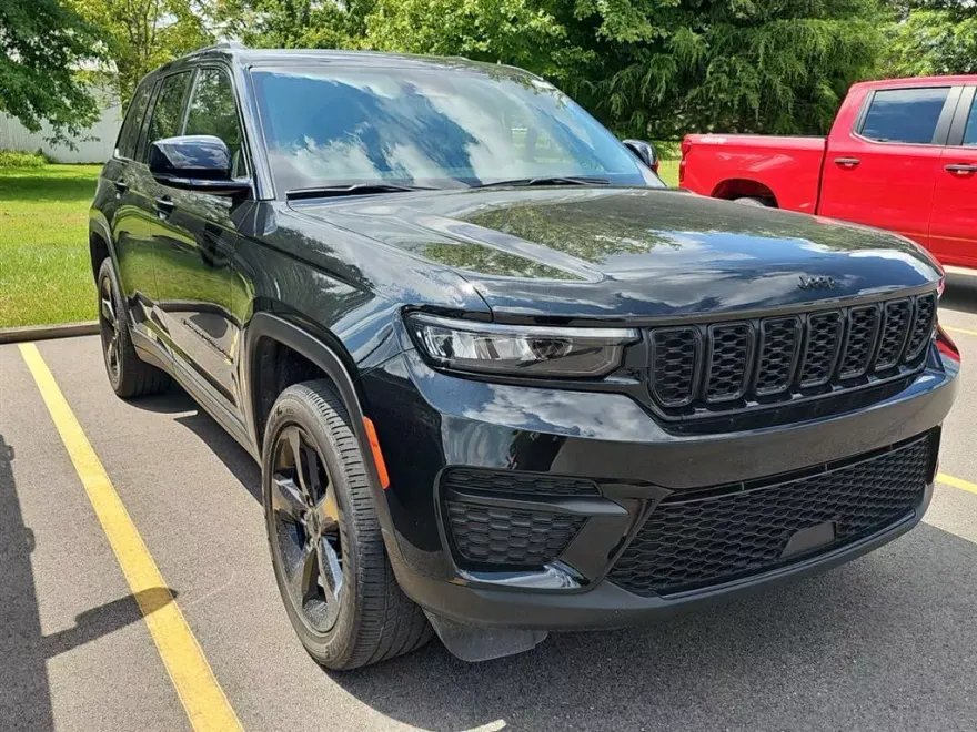 2023 Jeep Grand Cherokee Altitude photo 1