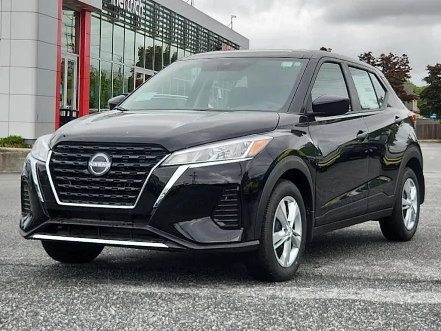 2025 Nissan Kicks Play S photo 1