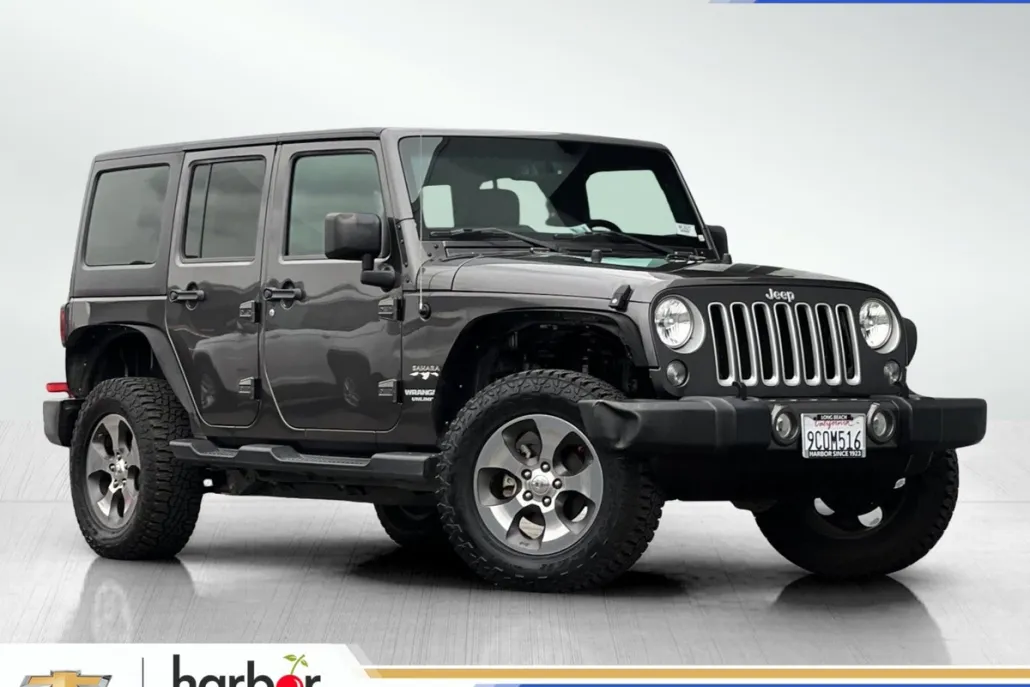 2016 Jeep Wrangler Unlimited Sahara photo 1