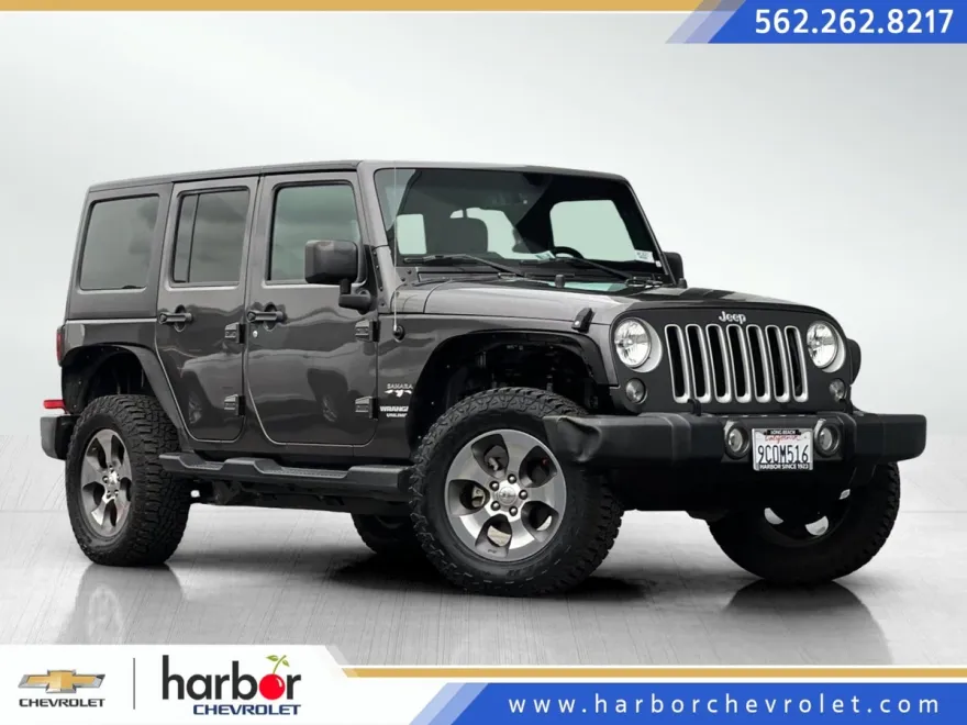 2016 Jeep Wrangler Unlimited Sahara photo 1