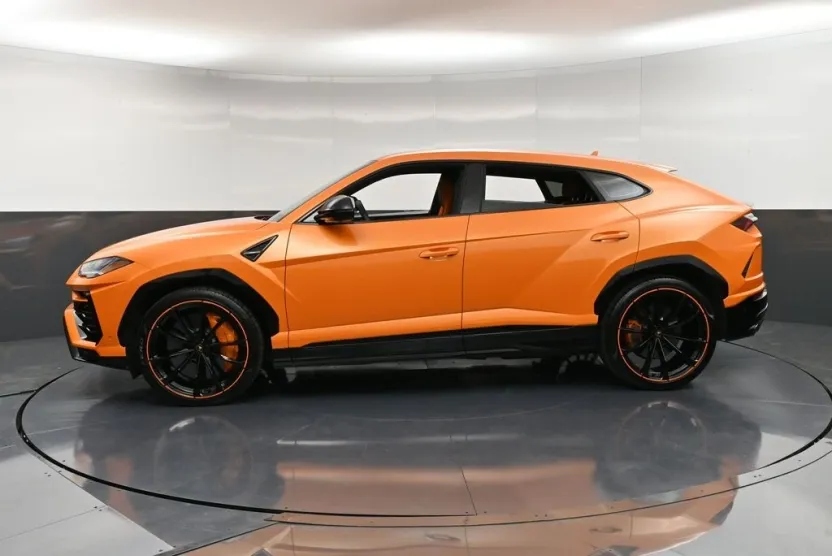 2022 Lamborghini Urus photo 1