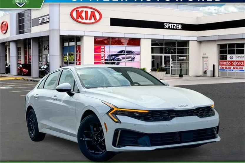 2025 Kia K5 LXS photo 1