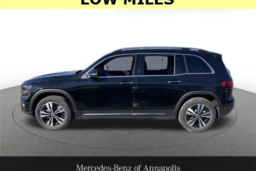 2025 Mercedes Benz GLB 250 4MATIC photo 1