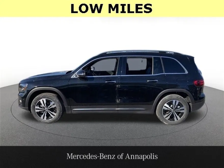 2025 Mercedes Benz GLB 250 4MATIC photo 1