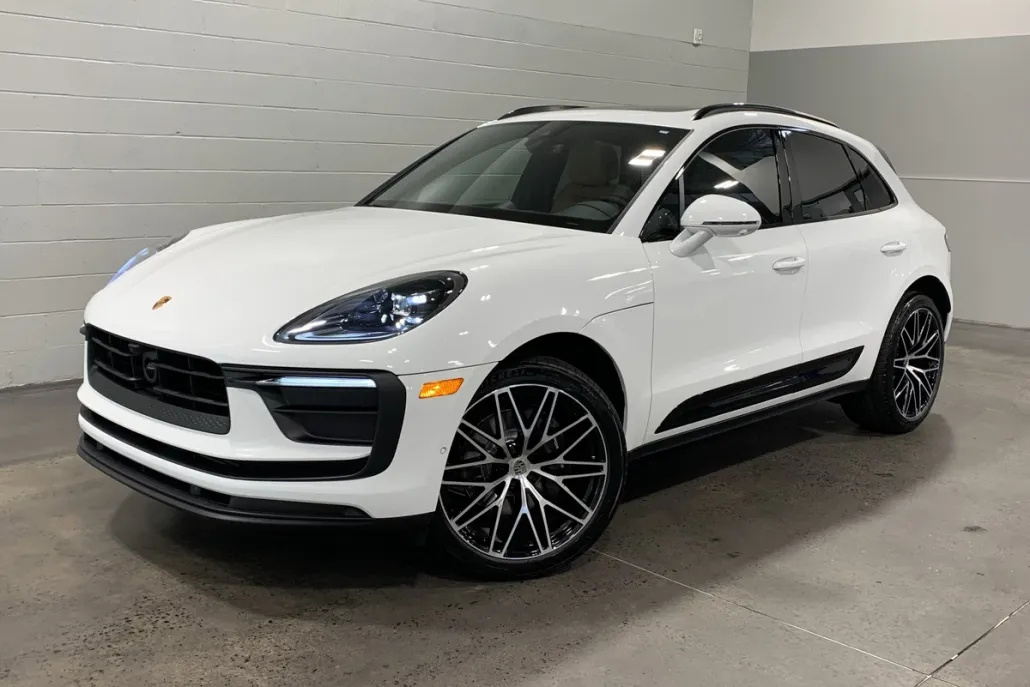 2025 Porsche Macan T photo 1