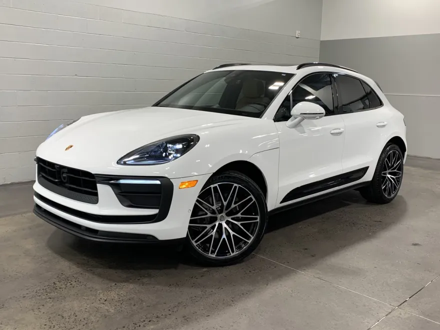2025 Porsche Macan T photo 1