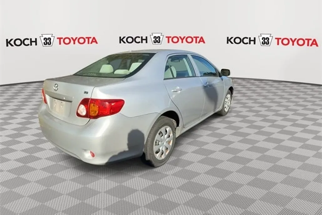 2009 Toyota Corolla LE photo 1