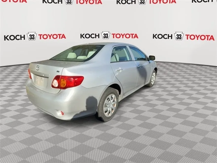 2009 Toyota Corolla LE photo 1
