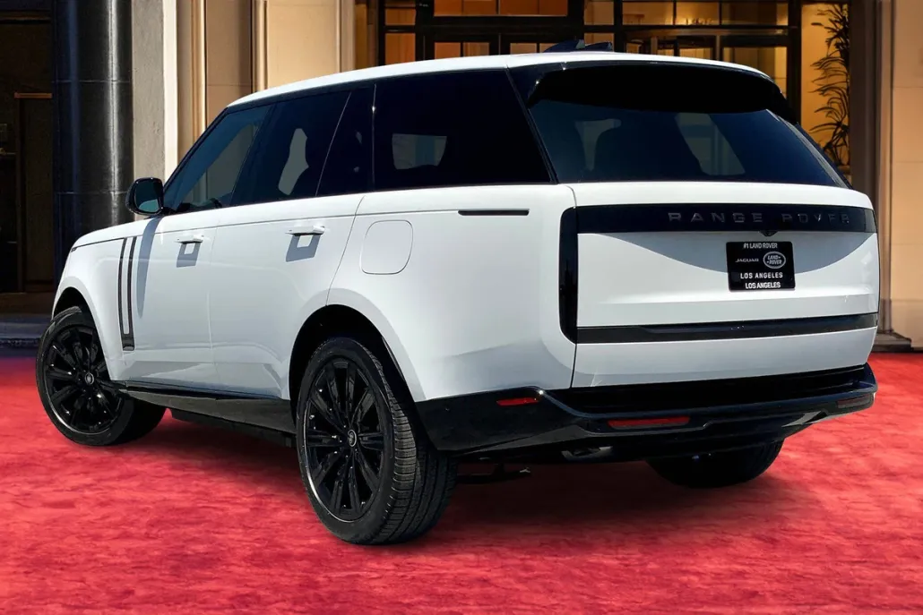 2025 Land Rover Range Rover SE photo 1