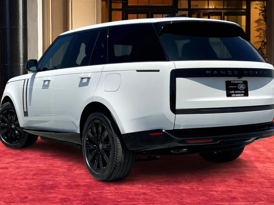 2025 Land Rover Range Rover SE photo 1