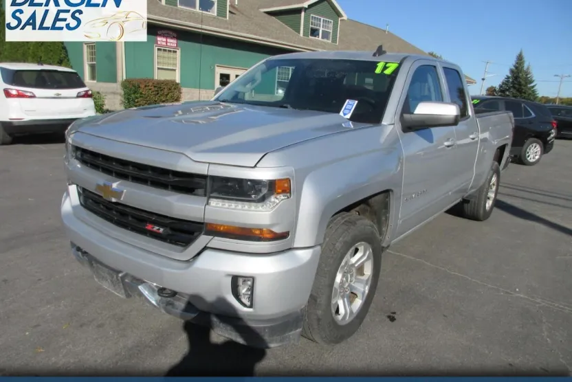 2017 Chevrolet Silverado LT photo 1