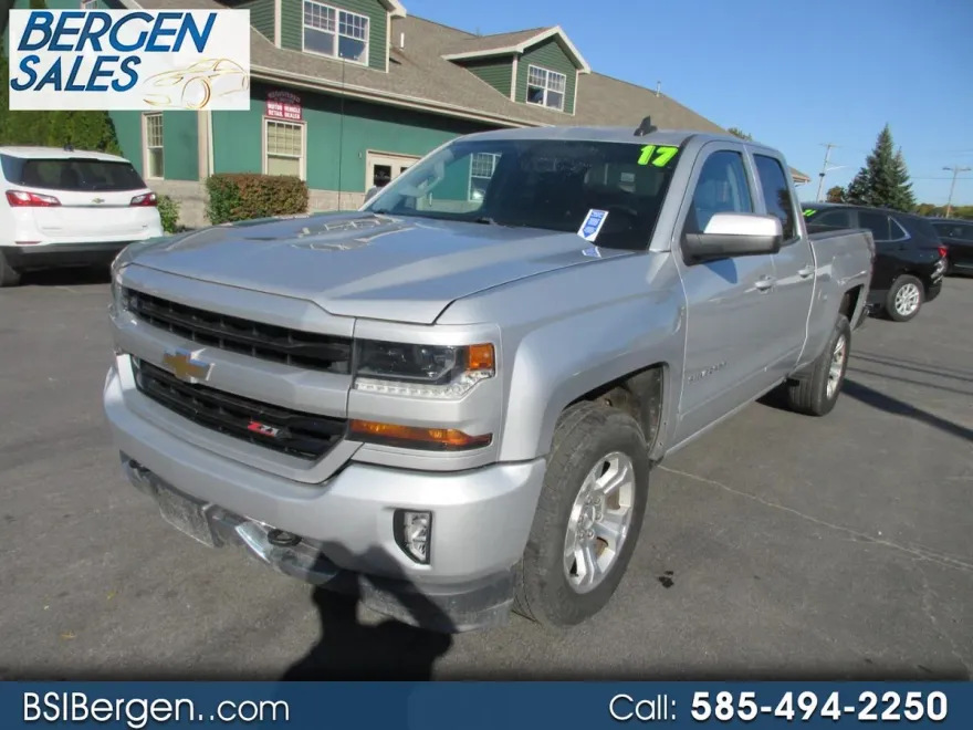 2017 Chevrolet Silverado LT photo 1