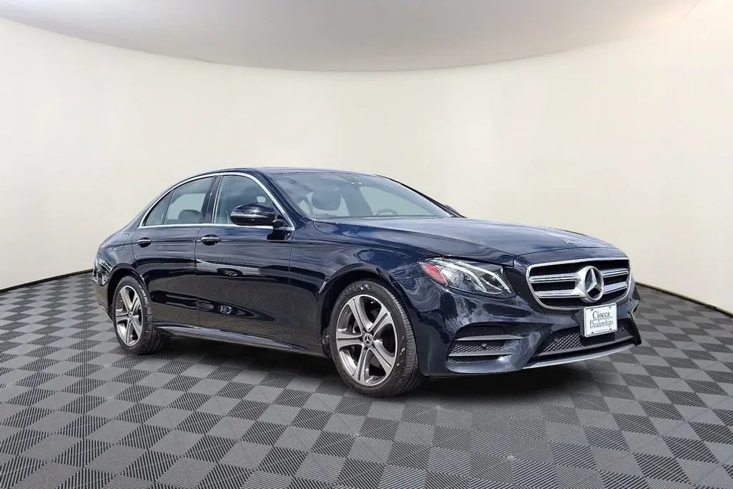 2019 Mercedes Benz E 300 Sedan 4MATIC photo 1