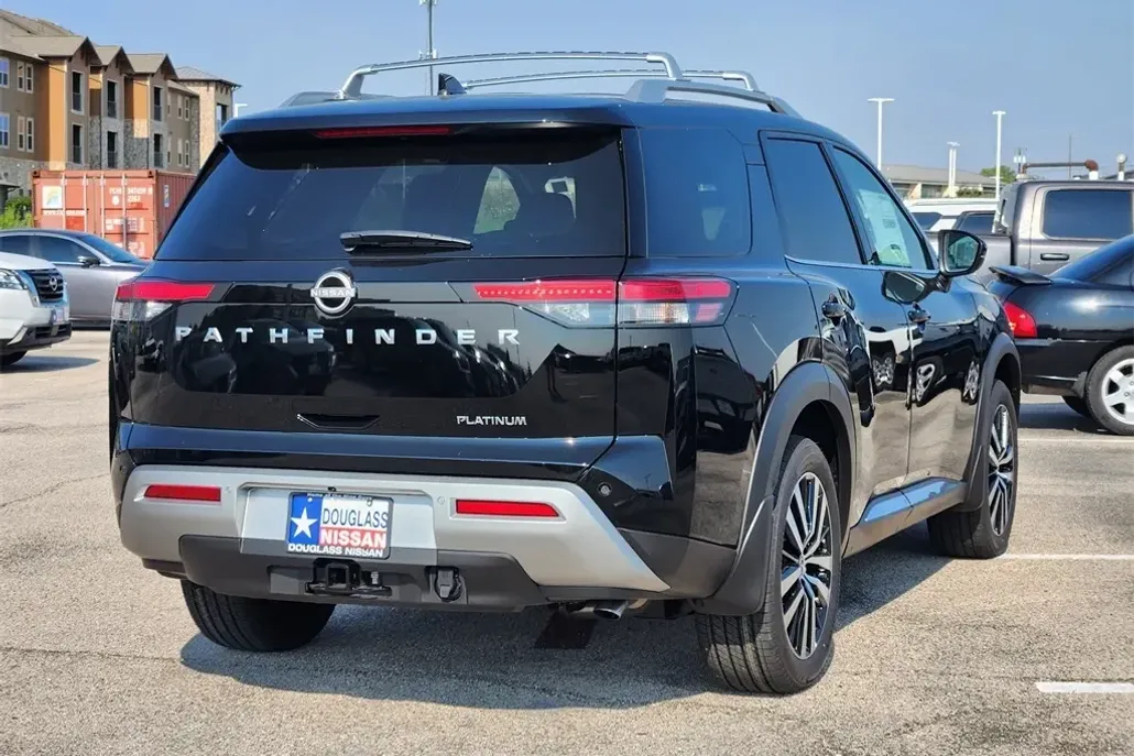 2025 Nissan Pathfinder Platinum photo 1