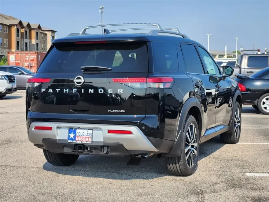 2025 Nissan Pathfinder Platinum photo 1