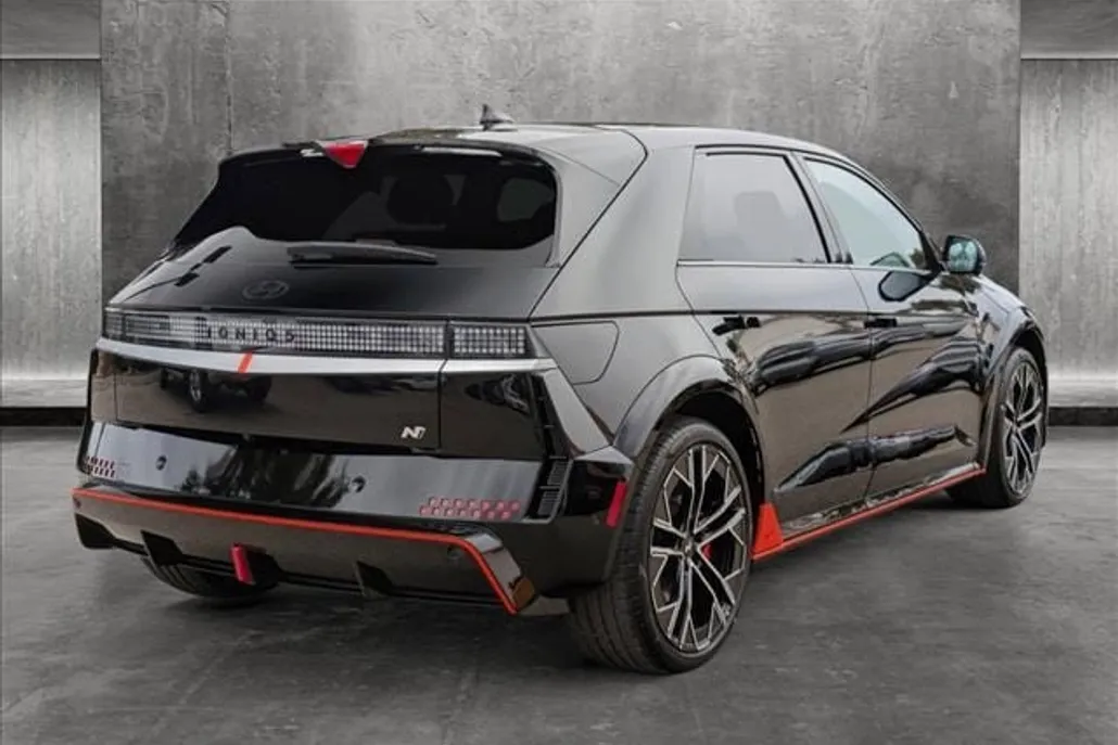 2025 Hyundai Ioniq N photo 1