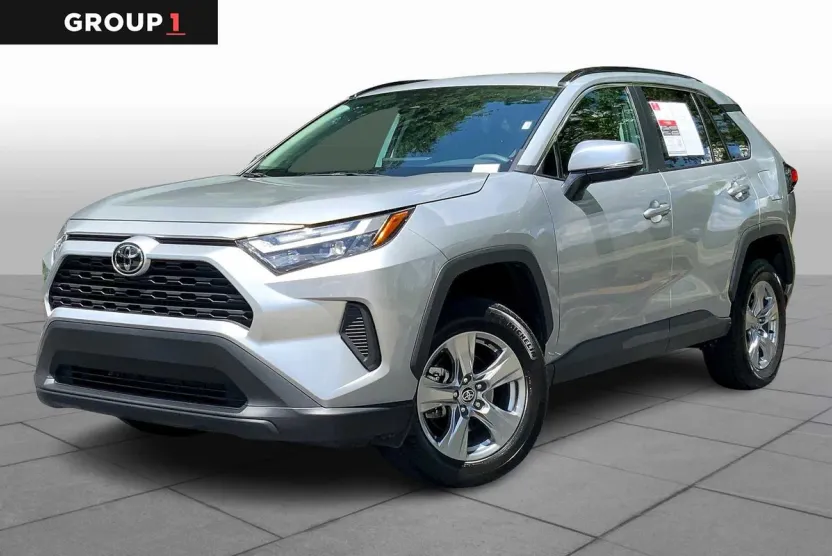 2023 Toyota RAV4 XLE photo 1