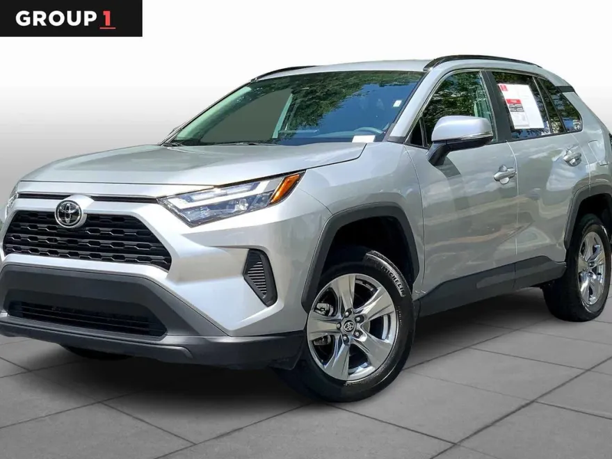2023 Toyota RAV4 XLE photo 1