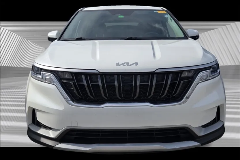 2022 Kia Carnival LXS photo 1
