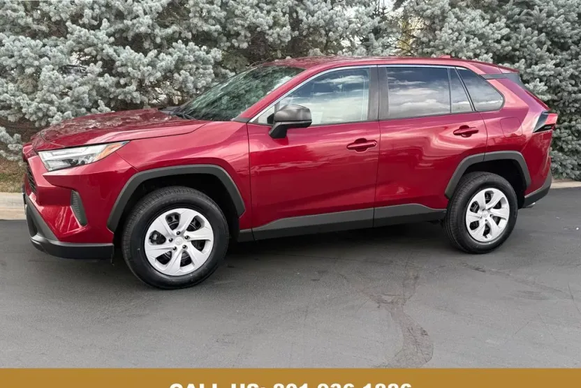 2024 Toyota RAV4 LE photo 1
