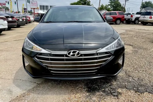2020 Hyundai Elantra photo 2