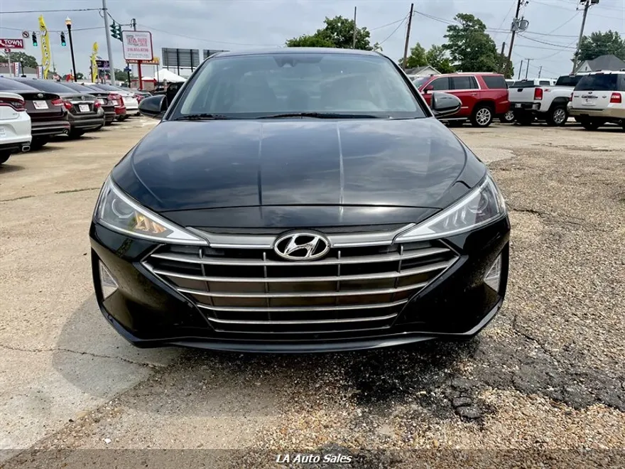 2020 Hyundai Elantra photo 2