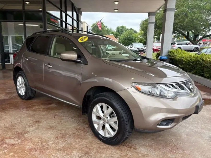 2014 Nissan Murano SV photo 1