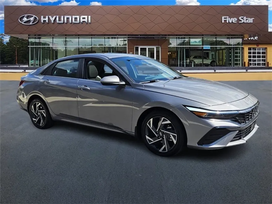 2025 Hyundai Elantra SEL Convenience photo 1