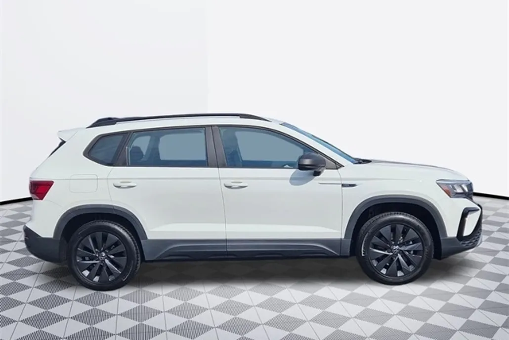 2022 Volkswagen Taos S photo 1