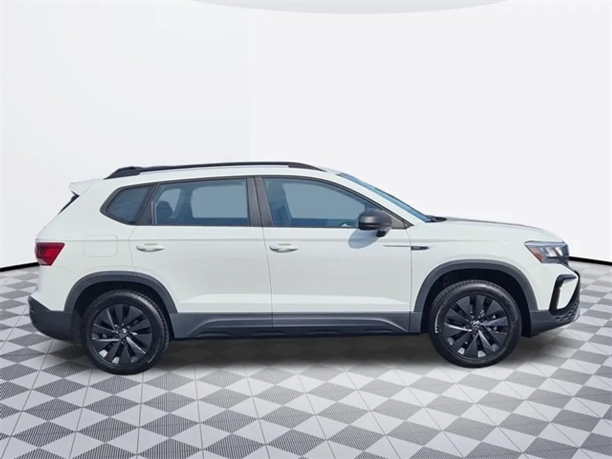 2022 Volkswagen Taos S photo 1