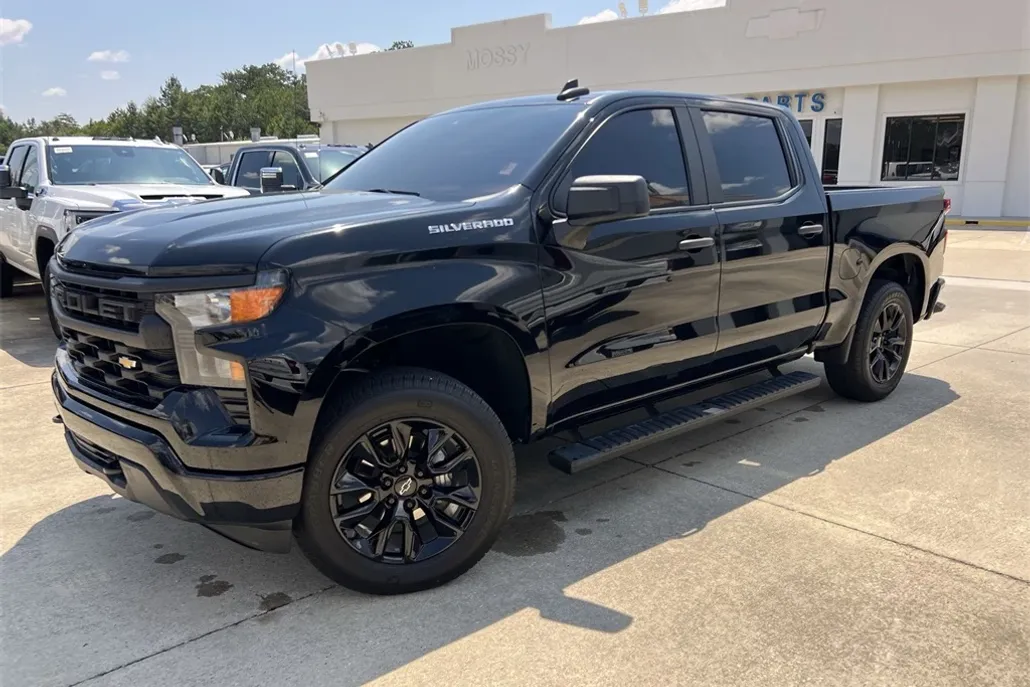 2023 Chevrolet Silverado 1500 Custom photo 1