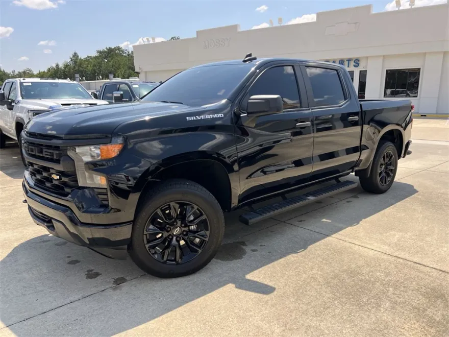 2023 Chevrolet Silverado 1500 Custom photo 1