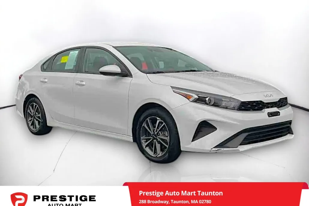 2023 Kia Forte LXS photo 1