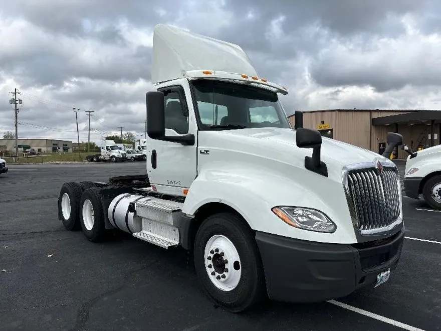 2018 International LT625 LT photo 1