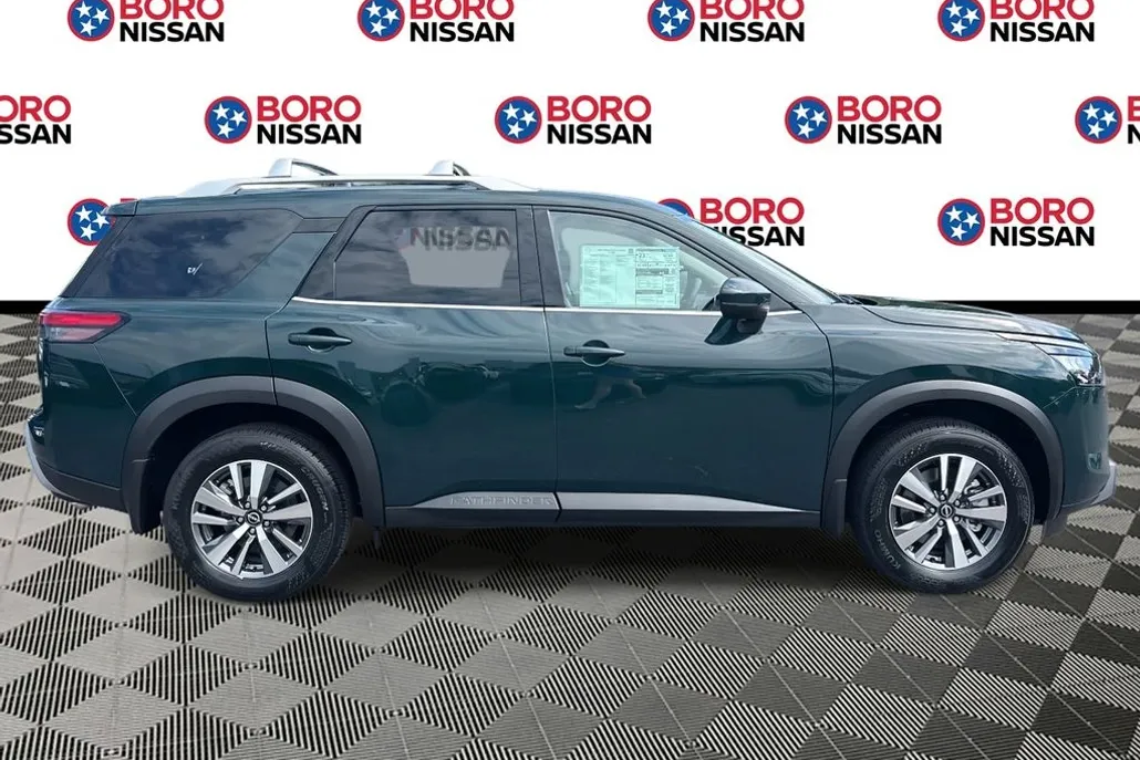 2025 Nissan Pathfinder SL photo 1
