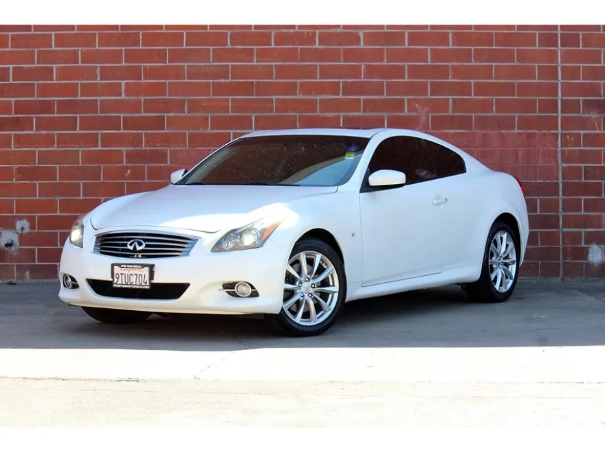 2015 Infiniti Q60 Coupe photo 1