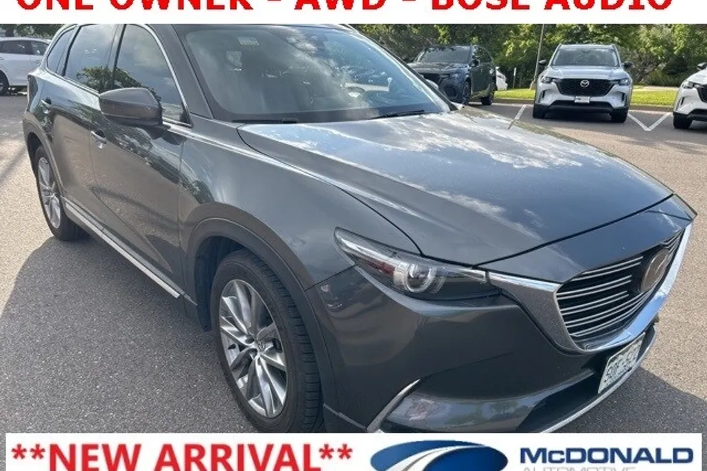 2017 Mazda CX-9 Signature photo 1