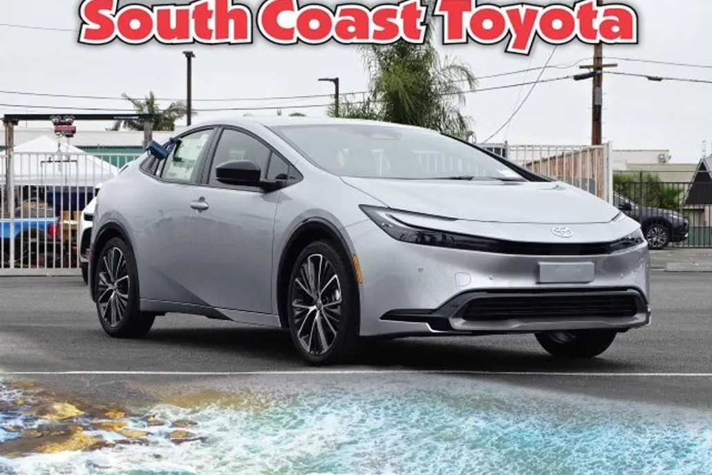 2025 Toyota Prius XLE photo 1