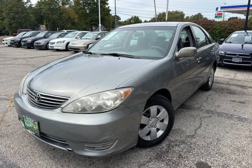 2005 Toyota Camry SE photo 1