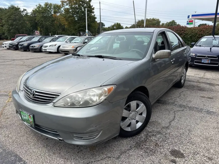 2005 Toyota Camry SE photo 1
