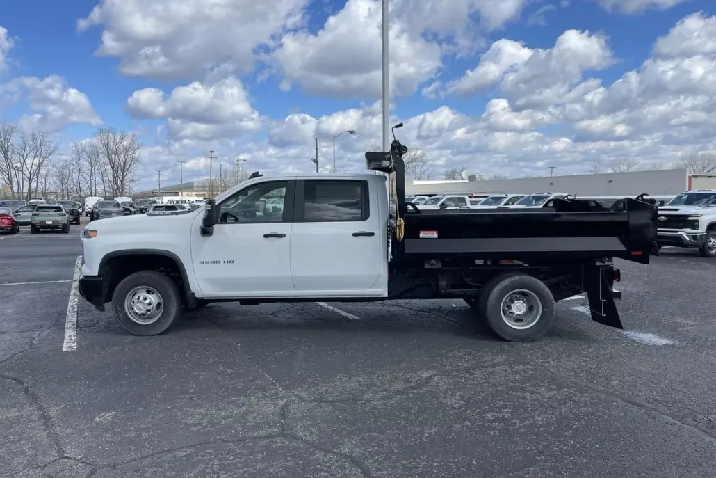 2024 Chevrolet Silverado 3500HD Work Truck photo 1
