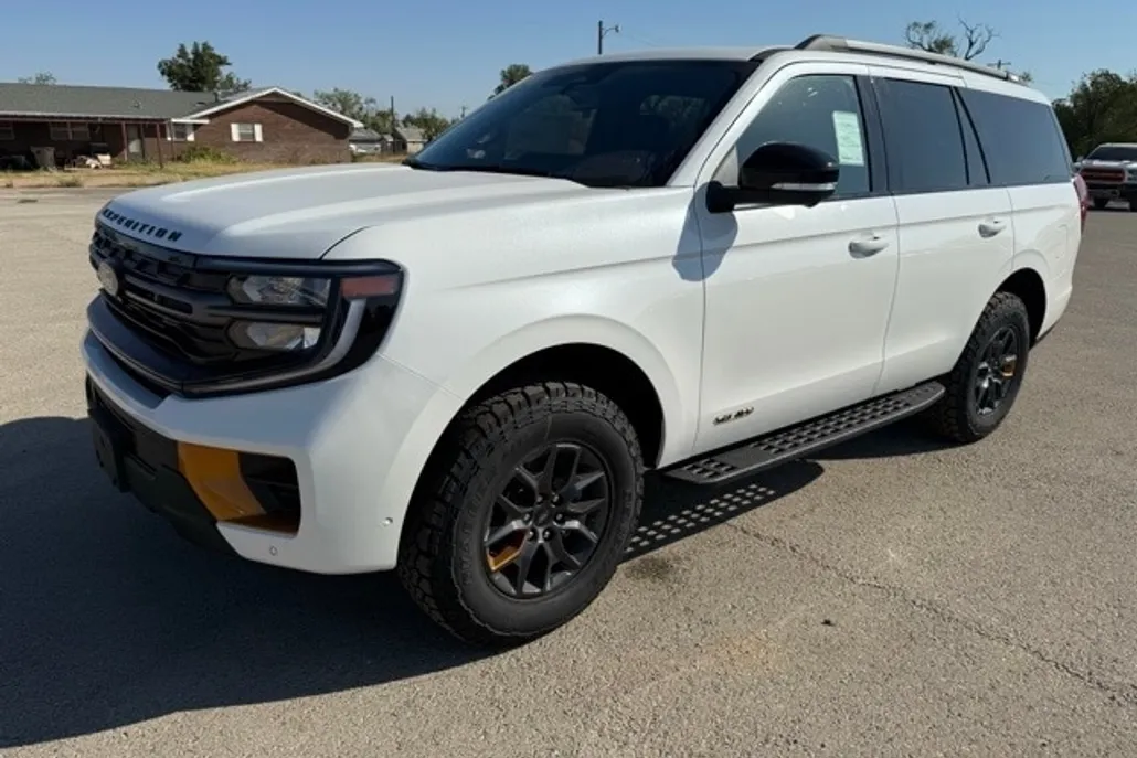 2025 Ford Expedition photo 1