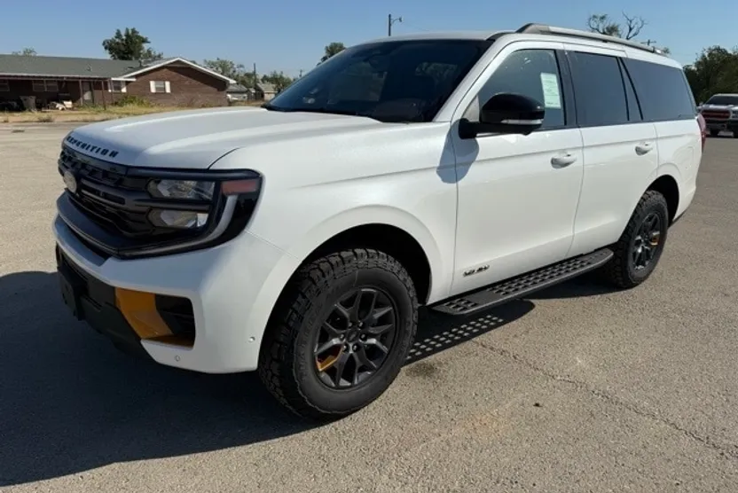 2025 Ford Expedition photo 1