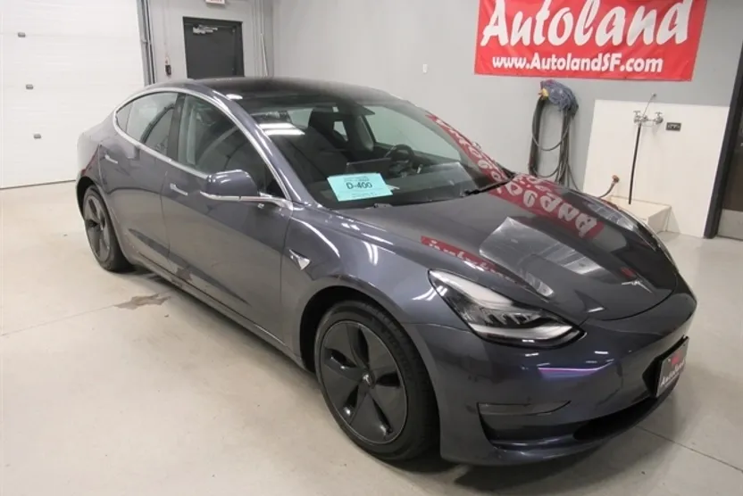 2018 Tesla Model 3 Long Range photo 1