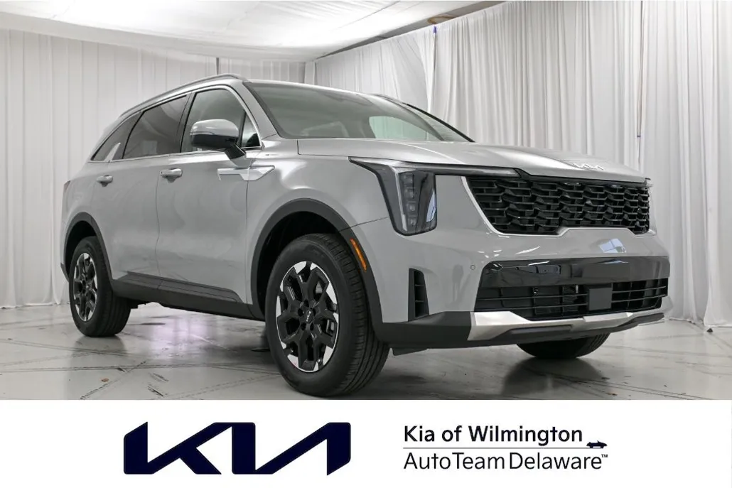 2025 Kia Sorento S photo 1