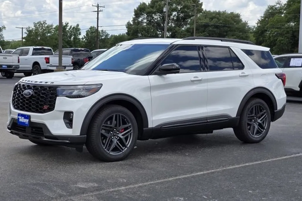 2025 Ford Explorer ST photo 1