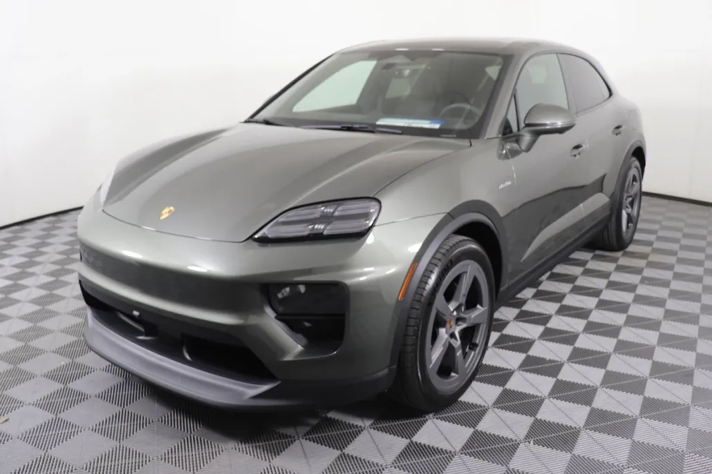 2025 Porsche Macan Electric photo 1