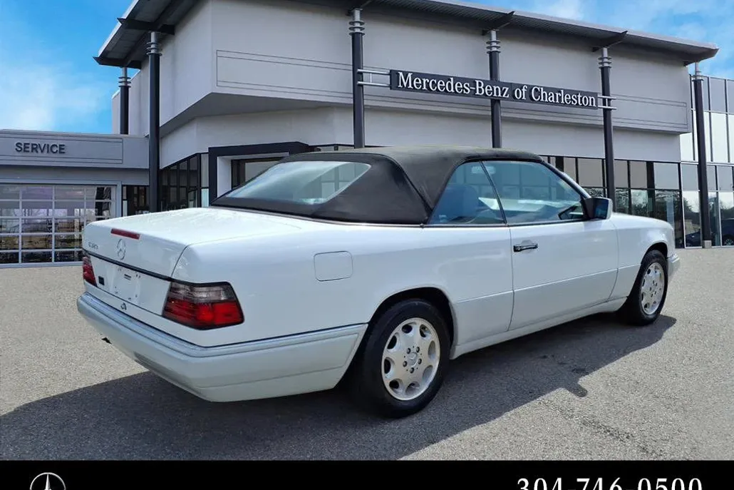 1995 Mercedes Benz E photo 1