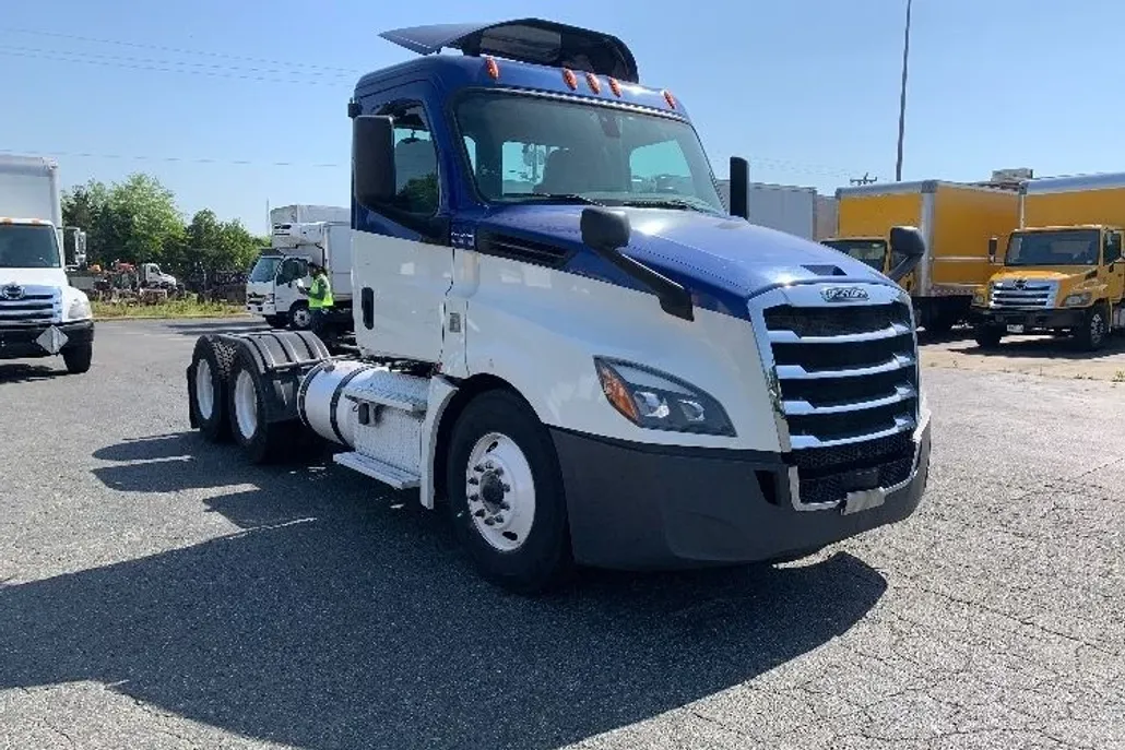 2019 Freightliner Cascadia 126" Day cab photo 1